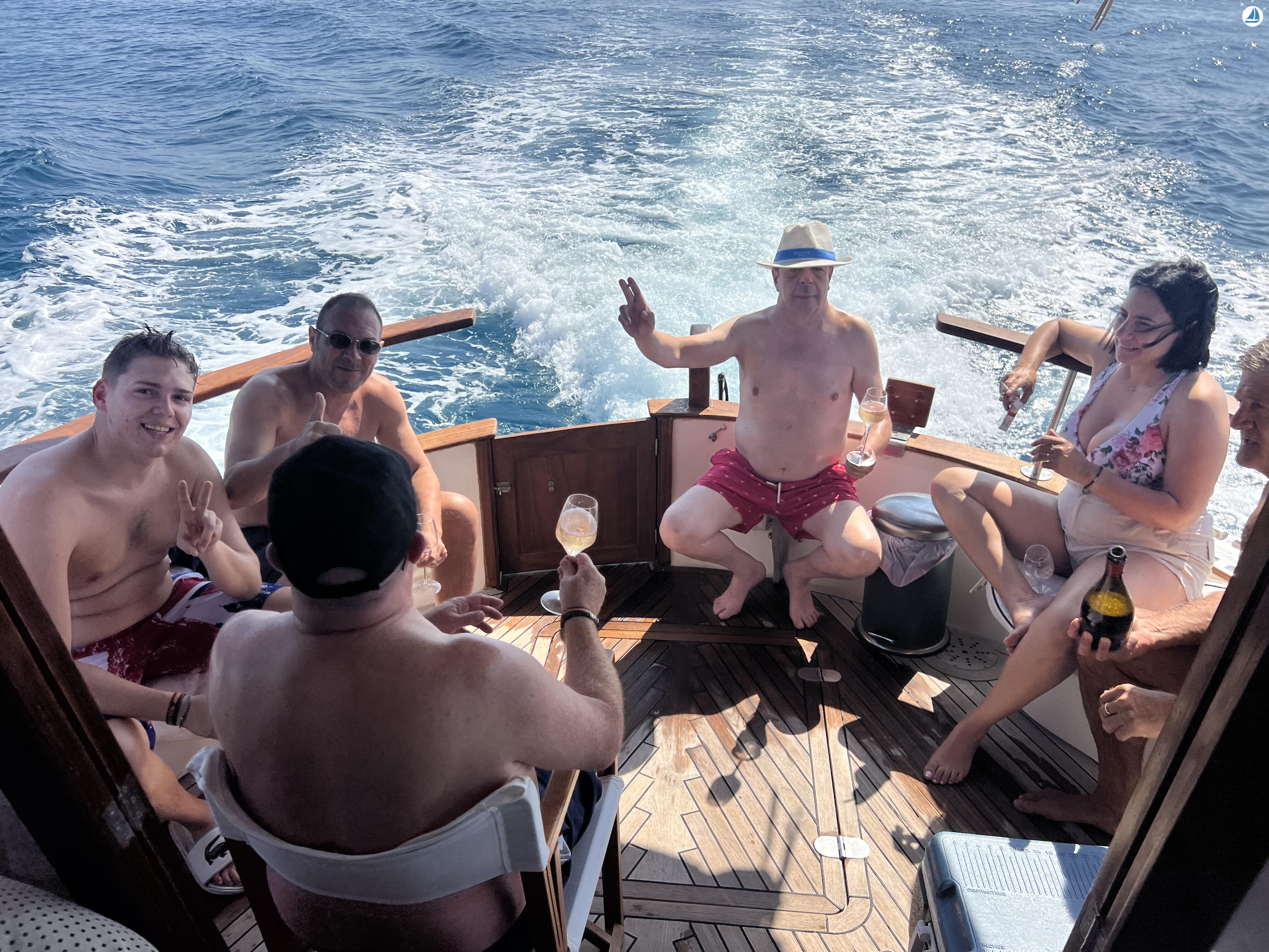 foto Patron Profesional de embarcaron de recreo 14