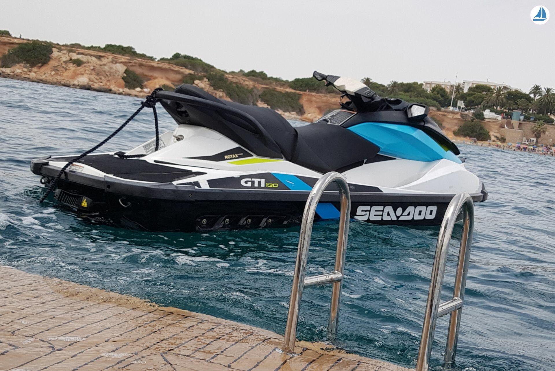 Alquiler de Motos de Agua Seadoo Gt1 130 Diesel en Marina Internacional  Torrevieja